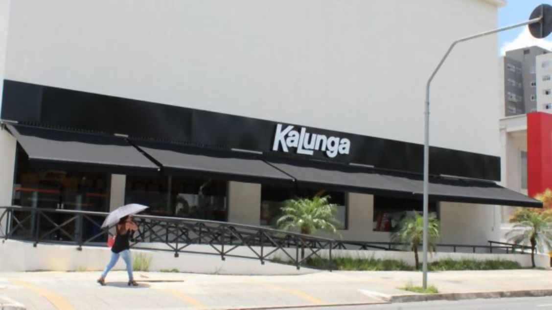 1Toldo Articulado em Tecido Nautico